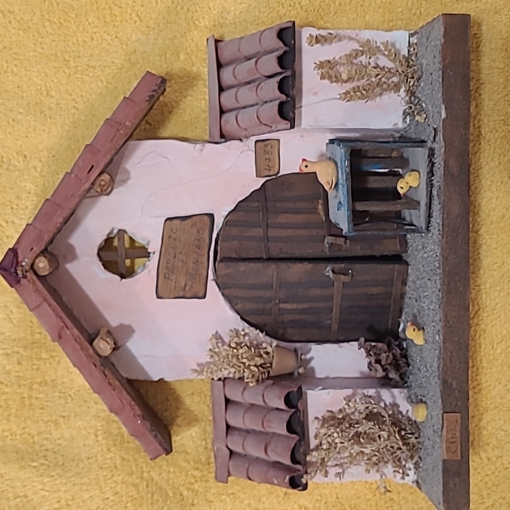 Rustic Miniature House Decor with Chickens,Sz 9.5"*9.5"